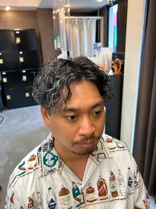 ショート パーマ メンズ トミモト アユムのヘアスタイル