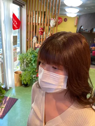 セミロング パーマ デザインカラー🏝️ 須賀汐音のヘアスタイル