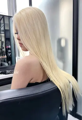 ロング カラー シールエクステ特化 ハイトーン、NANAのヘアスタイル