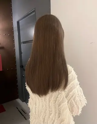 ロング あやか/ベージュ /透け感カラーのヘアスタイル