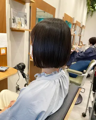 ミディアム カラー 切りっぱなしボブ/ 蒲生四丁目/伊藤瑠唯のヘアスタイル