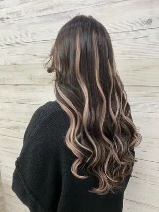 セミロング カラー ヘアアレンジ LAVENDIA 初音のヘアスタイル