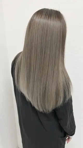ロング カラー 森本 笑のヘアスタイル