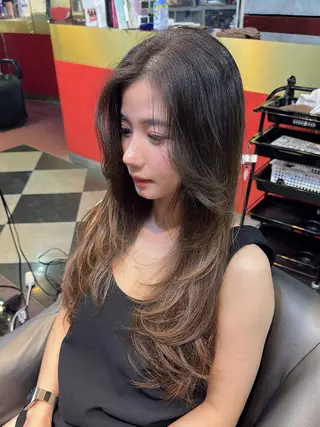 ロング レイヤーカット/ カラー/長谷恵花のヘアスタイル