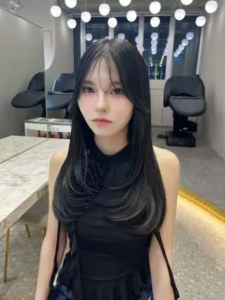 ロング レイヤーカット 新宿🤍Maiのヘアスタイル