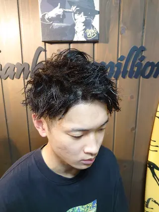 メンズ パーマ 岡林 選のヘアスタイル