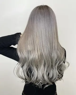 ロング 手島 カミラのヘアスタイル