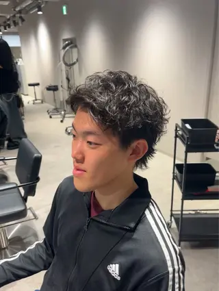 ショート カラー パーマ メンズ 【シャドウパーマ センターパート】義心のヘアスタイル