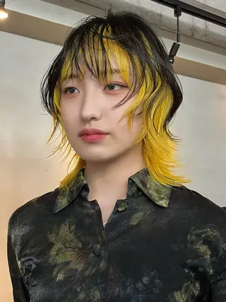 ミディアム カラー イツク ⚡️ ルーツ/ハイトーンのヘアスタイル