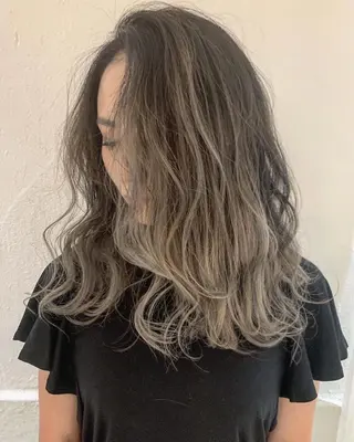 セミロング レイヤーカット 川田くるみのヘアスタイル
