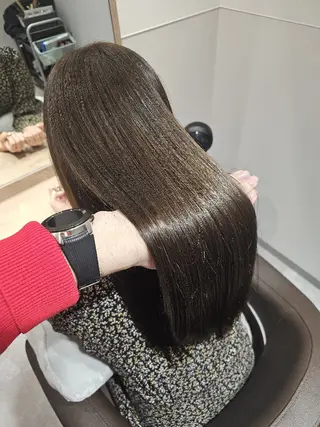 セミロング 縮毛矯正をしている人 のためのカラーのヘアスタイル