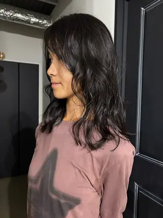 ミディアム 岩間 萌々果/eimのヘアスタイル