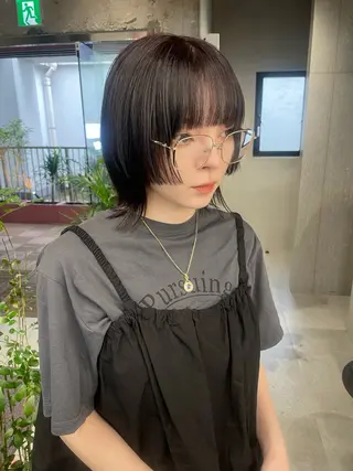 ミディアム MIFA レイヤー／パーマのヘアスタイル