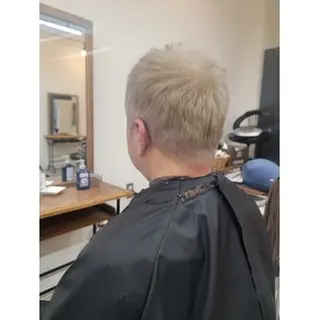 メンズ カラー 浜田りほ Luxbe 博多バスターミナルのヘアスタイル