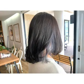 セミロング カラー ツキダテ ユイのヘアスタイル