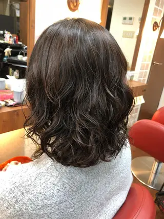 ミディアム パーマ 大野 まゆのヘアスタイル