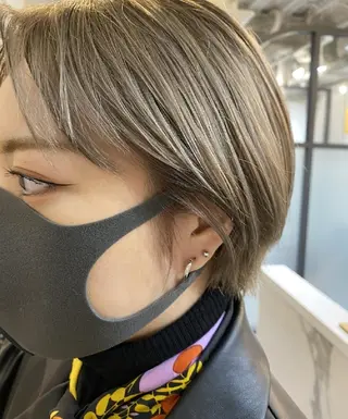 ショート カラー レイヤー べージュ 白石研太のヘアスタイル