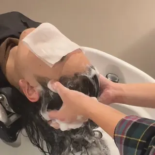 脱白髪染め/大人ハイ ライト/田中佑季のヘアスタイル