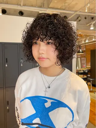 ショート パーマ 🫧うる艶レイヤー /グレージュ🪐リサのヘアスタイル