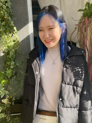 セミロング カラー qiie/ワンカラー インナーカラーのヘアスタイル