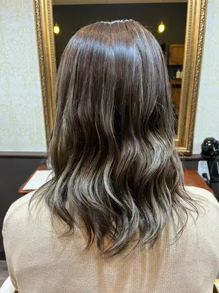 ミディアム カラー 廣田 優那のヘアスタイル