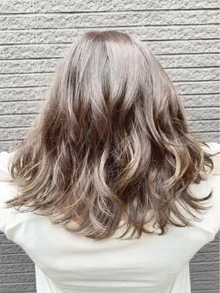 ミディアム H (エイチ) 烏丸御池店のヘアスタイル