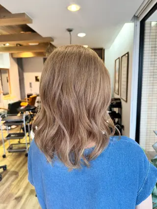 セミロング カラー ツキダテ ユイのヘアスタイル