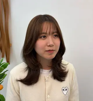 ミディアム 杉井 響のヘアスタイル