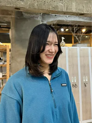 ミディアム 茜璃/ブリーチカラー /レイヤーカットのヘアスタイル