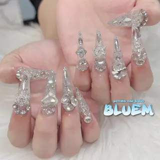 ネイル BLUEM なな🐶のネイルデザイン