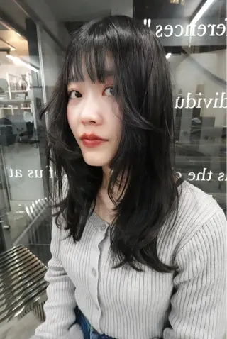 セミロング カラー noos表参道 ナツミのヘアスタイル