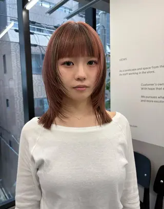 ミディアム フジイ トワのヘアスタイル