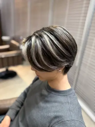 ショート 山影✨バレイヤージュ ハイライト✨メンズ◎のヘアスタイル
