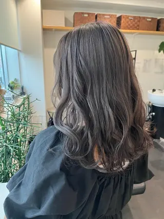 セミロング カラー RU RIのヘアスタイル