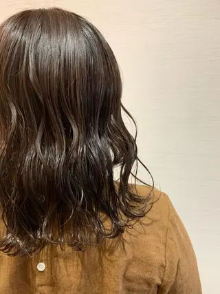 ミディアム カラー 蓮見  友里のヘアスタイル