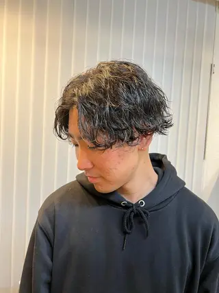 ショート パーマ メンズ 二本木 秀成のヘアスタイル