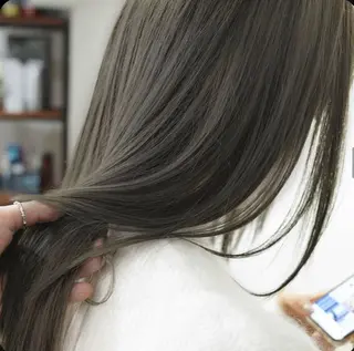 カラー 染谷 玲花のヘアスタイル