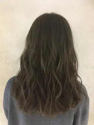 ロング カラー 吉村 絢乃のヘアスタイル