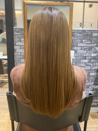 ロング 新谷 桃子のヘアスタイル