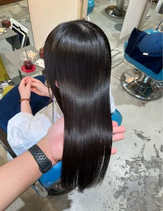 セミロング 必ず笑顔で帰っていた だきます！安田祐貴のヘアスタイル