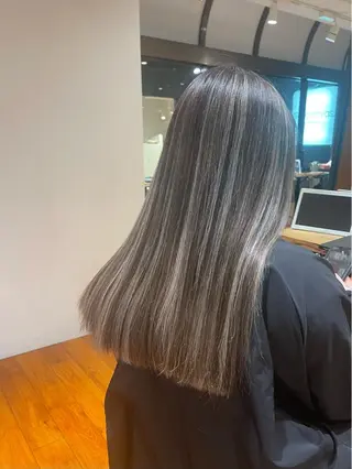 ロング カラー 🫧うる艶レイヤー /グレージュ🪐リサのヘアスタイル