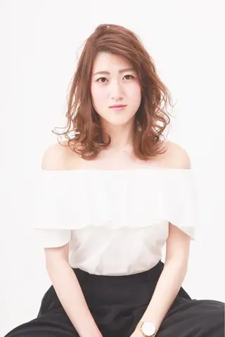 ミディアム 岡本 智次のヘアスタイル