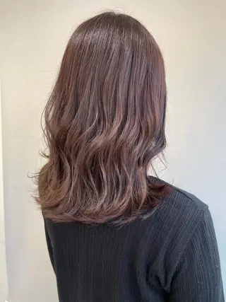 セミロング カラー 山口 莉奈のヘアスタイル