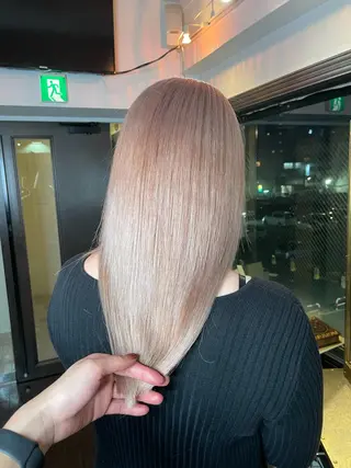 セミロング 安田和洋 ブリーチカラー特化のヘアスタイル