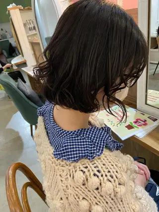 ショート なつめ🐶ショート ベージュカラーのヘアスタイル