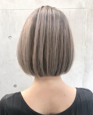 ショート カラー AKI アキのヘアスタイル