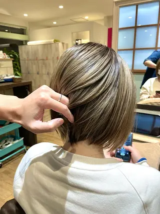 ショート カラー 高嶋 憂蘭々のヘアスタイル