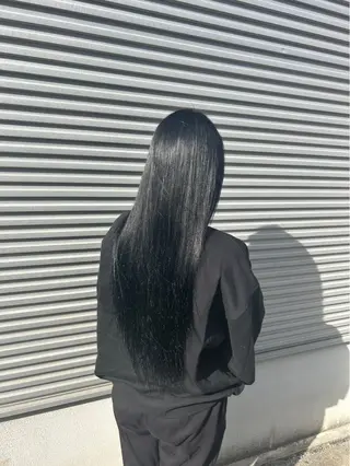 ロング カラー momb 折戸結菜のヘアスタイル