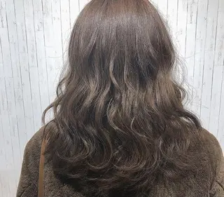 ミディアム カぺリベラ グラマラス店のヘアスタイル
