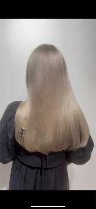カラー ニトウ レイナのヘアスタイル